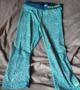 Nike Pro capri leggings